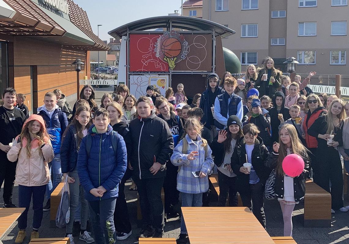 Grafika #0: Wyjazd do kina