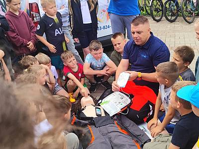Urządzenie AED przy naszej szkole
