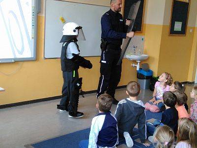 WIZYTA POLICJANTÓW W NASZEJ SZKOLE