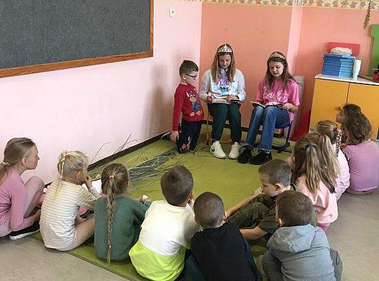 Akcja czytelnicza „Starsi czytają młodszym”