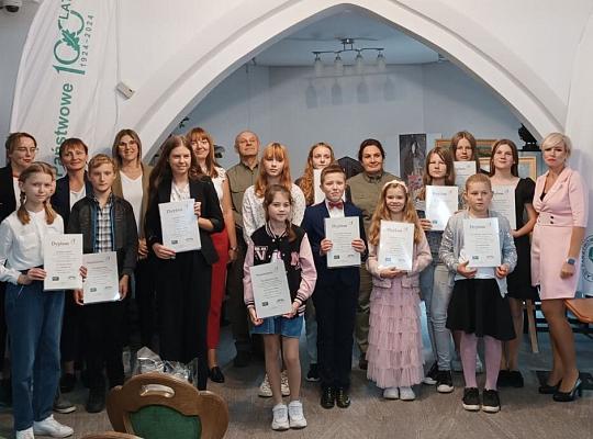 Laureaci konkursu literackiego pt. „100-letni las”