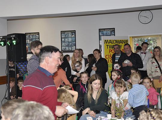 Grafika #3: Kiermasz świąteczny