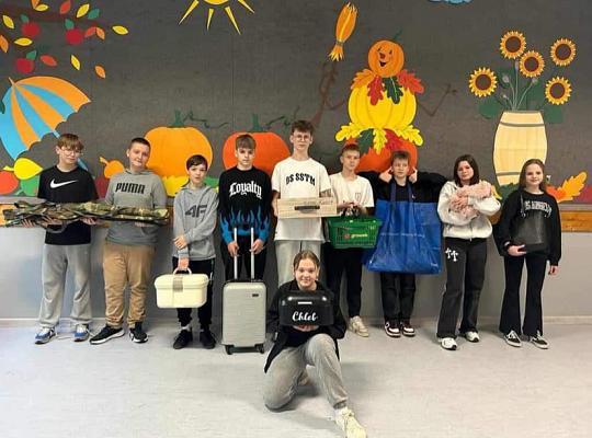 Grafika #1: Dzień bez plecaka