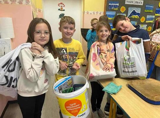 Grafika #2: Dzień bez plecaka