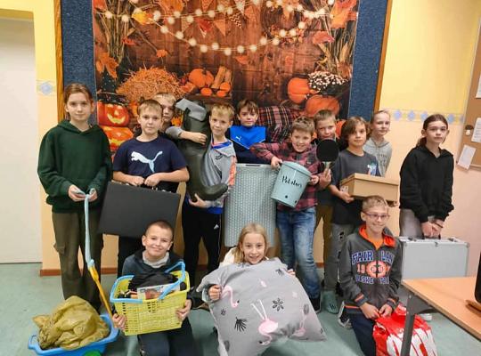 Grafika #3: Dzień bez plecaka