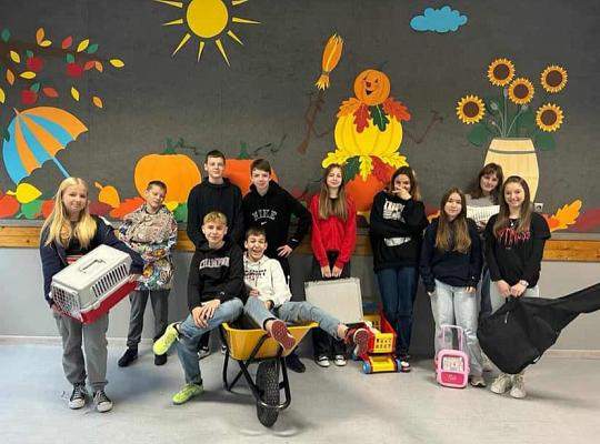 Grafika #4: Dzień bez plecaka