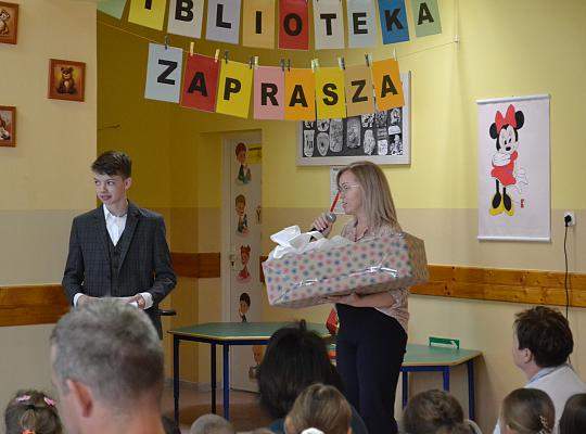 Grafika #3: Uroczystość pasowania na ucznia