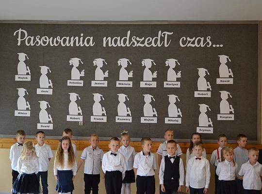 Grafika #13: Uroczystość pasowania na ucznia