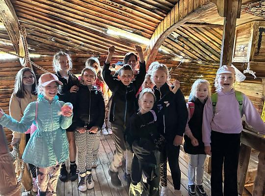 Grafika #5: Wycieczka uczniów klasy I, II i III