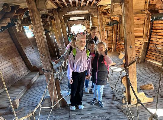 Grafika #7: Wycieczka uczniów klasy I, II i III