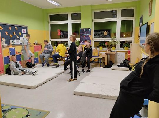 Grafika #0: Nocka w szkole