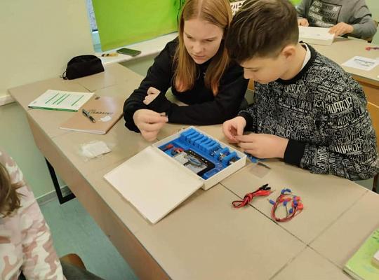 Grafika #5: Lekcja fizyki w charakterze warsztatowym