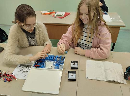 Grafika #7: Lekcja fizyki w charakterze warsztatowym