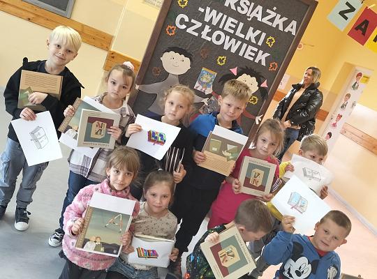 Grafika #6: Mała książka –wielki człowiek