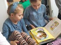 Grafika #4: Warsztaty biblioteczne pt. W bibliotece jest super