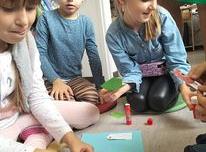 Grafika #5: Warsztaty biblioteczne pt. W bibliotece jest super