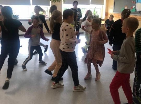 Grafika #2: Międzynarodowy Dzień Kropki