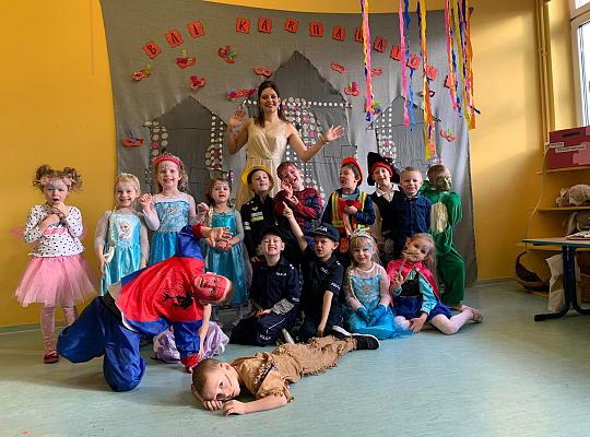 Grafika #6: Bal karnawałowy