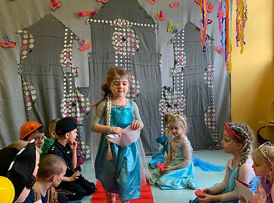 Grafika #8: Bal karnawałowy