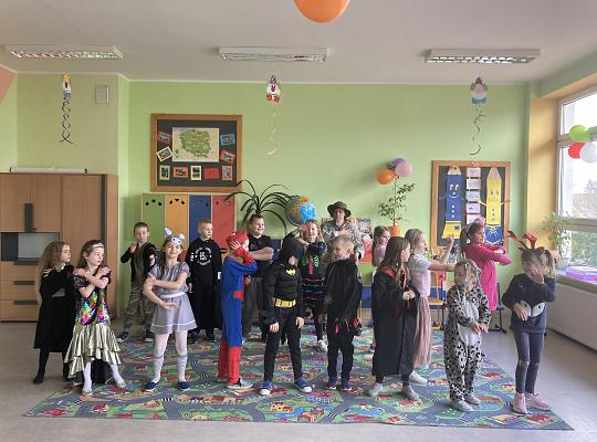 Grafika #12: Bal karnawałowy