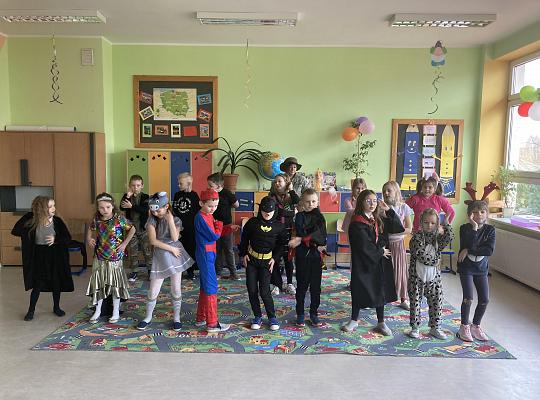 Grafika #13: Bal karnawałowy