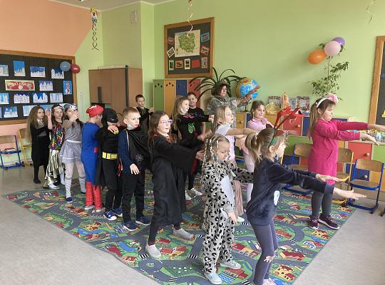 Grafika #14: Bal karnawałowy