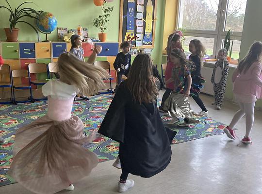 Grafika #15: Bal karnawałowy