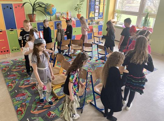 Grafika #16: Bal karnawałowy