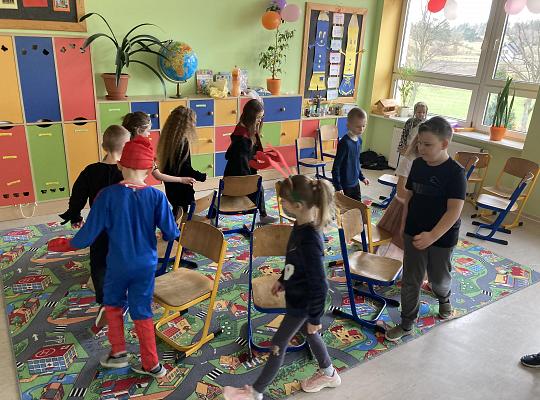 Grafika #17: Bal karnawałowy