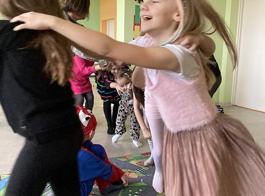 Grafika #18: Bal karnawałowy