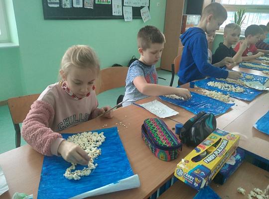 Grafika #2: Dzień popcornu