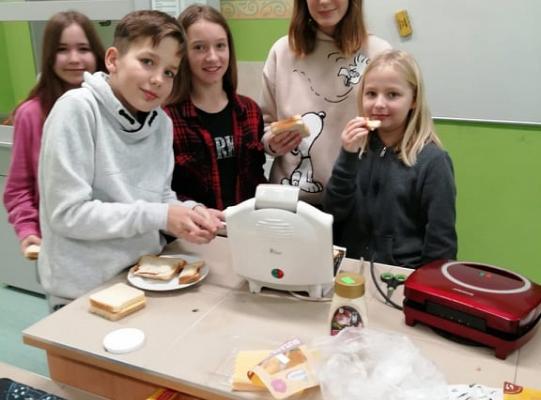 Grafika #13: TYDZIEŃ DBANIA O RELACJE