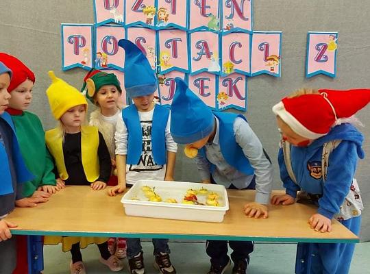 Grafika #1: Dzień Postaci z Bajek