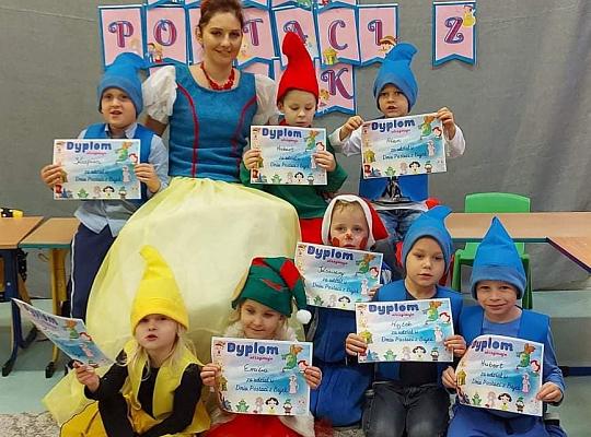 Grafika #0: Dzień Postaci z Bajek