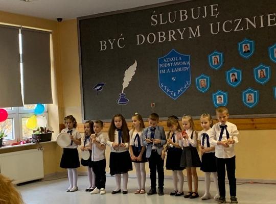 Grafika #4: Ślubowanie uczniów klasy I