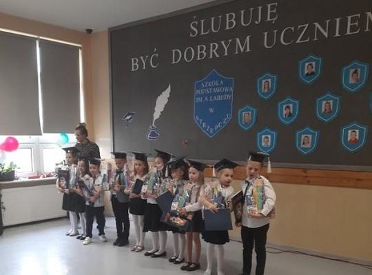 Grafika #5: Ślubowanie uczniów klasy I