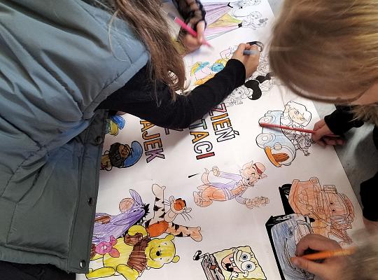 Grafika #1: MIĘDZYNARODOWY DZIEŃ POSTACI Z BAJEK