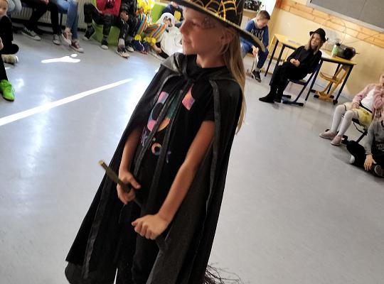 Grafika #3: MIĘDZYNARODOWY DZIEŃ POSTACI Z BAJEK