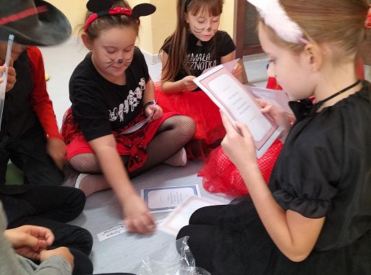 Grafika #4: MIĘDZYNARODOWY DZIEŃ POSTACI Z BAJEK