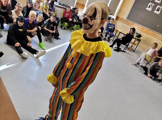 Grafika #6: MIĘDZYNARODOWY DZIEŃ POSTACI Z BAJEK