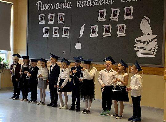 Grafika #1: Ślubowanie uczniów klasy pierwszej