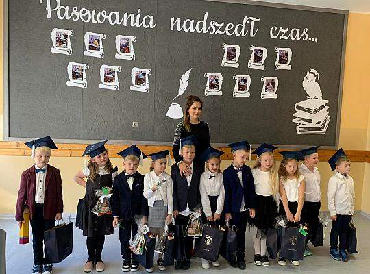 Grafika #2: Ślubowanie uczniów klasy pierwszej