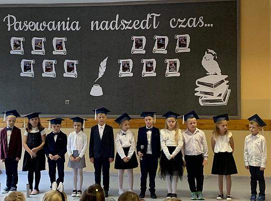 Grafika #10: Ślubowanie uczniów klasy pierwszej