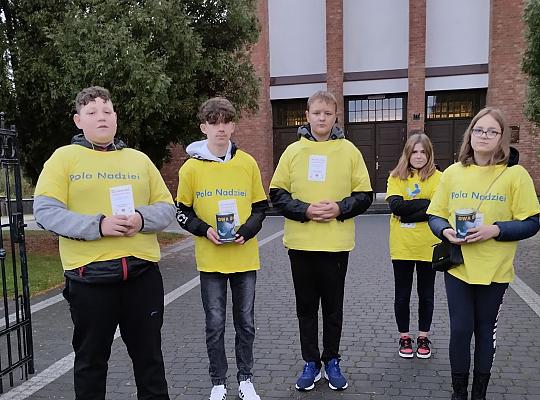 Grafika #0: Wolontariusze kwestują