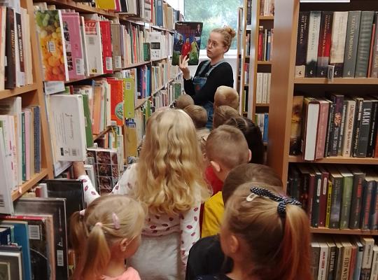 Grafika #3: Z wizytą w bibliotece