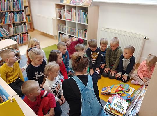 Grafika #5: Z wizytą w bibliotece