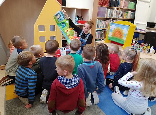 Grafika #6: Z wizytą w bibliotece