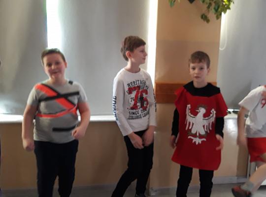 Grafika #3: Bal karnawałowy