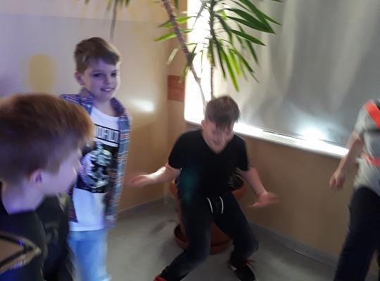 Grafika #4: Bal karnawałowy