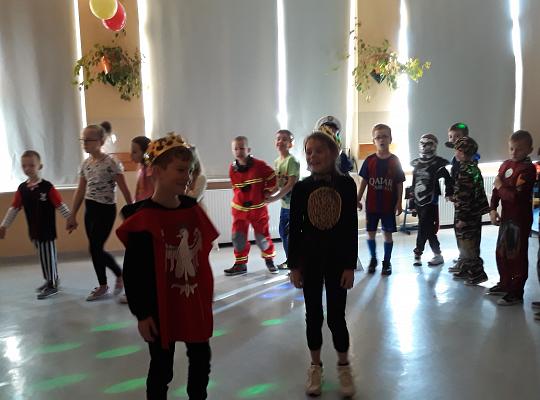 Grafika #7: Bal karnawałowy